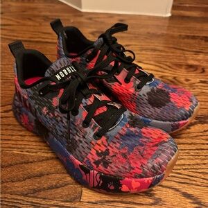 NOBULL Women Journey Sneakers in Wild Flower pattern. EUC. SIZE 9